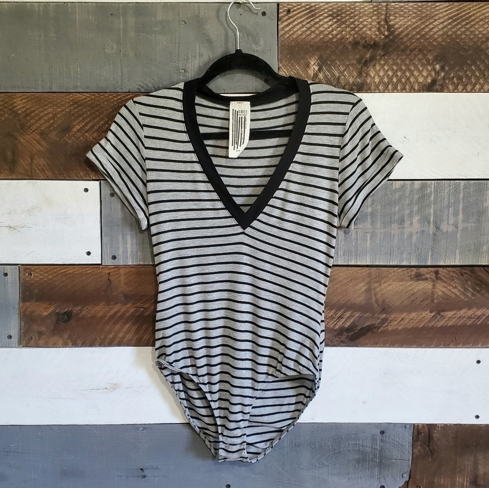 Free People Grey Black Striped Me Oh My V Neck Short Sleeves Bodysuit Size Small - Picture 4 of 14